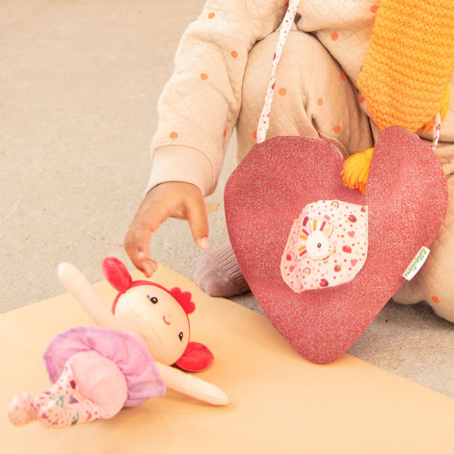 Muñeca Aline con Bolsa Corazón
