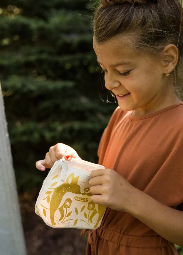 ESTUCHE ORO Pincel mágico + polvos dorados+ labial de vainilla